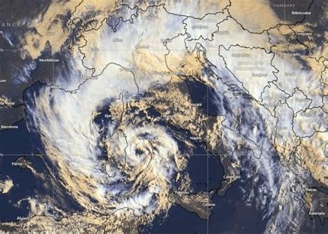 Meteo Cronaca Diretta Il Vortice Si Trasforma In Ciclone Simil