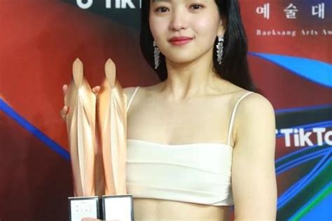 Ada Kim Tae Ri Berikut Daftar Lengkap Pemenang Baeksang Arts Awards