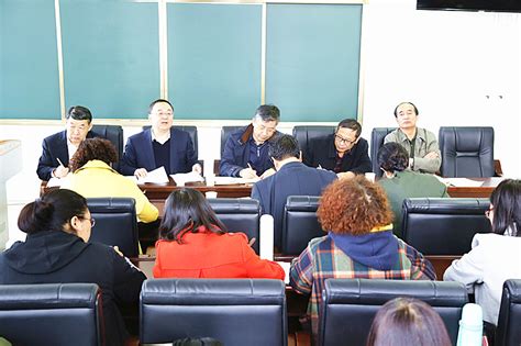 马列教学部召开思想政治理论课教师座谈会 河套学院