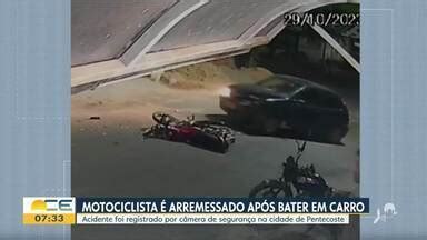 Bom Dia Ceará Motociclista é arremessado após bater em carro Globoplay