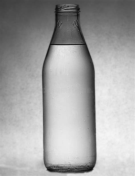 Frische Flasche Wasser Stockfoto Bild Von Entw Ssert