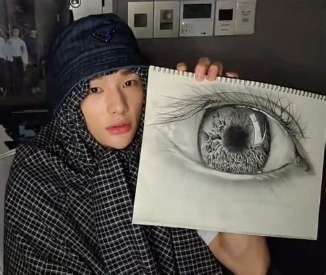 Haw Hyunjin Do This Wwooooooww🤔🤩 Bubble Drawing Dancing Drawings