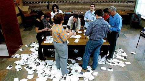 C Mo Librarse De Estar En Una Mesa Electoral Este Domingo El Correo