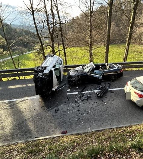 J Hriger Verursacht Am B Hler Unfall Mit Vier Autos Und Berschl Gt