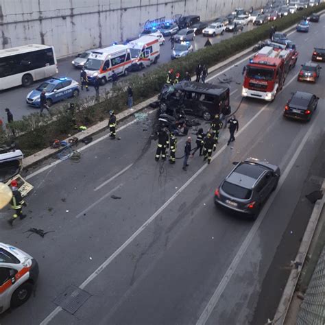 L Incidente Di Viale Regione A Palermo L Autista Del Van Nero Sono