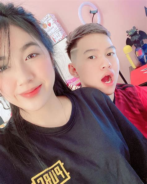 Chuyện đâu ai ngờ Rambo Cao Lãnh được hot girl thả thính bằng 10 bịch bánh tráng tình yêu và