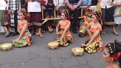 Traditional Siat Api Ceremony Duda Karangasem Bali Youtube