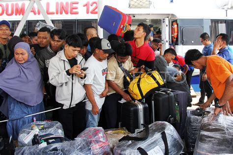 Arus Mudik Di Pelabuhan Dumai ANTARA Foto