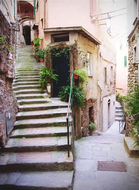 This Charming Alley In Italy Rcozyplaces