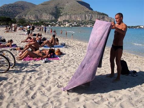 Festa Dei Morti In Spiaggia Mondello Invasa Dai Bagnanti Giornale