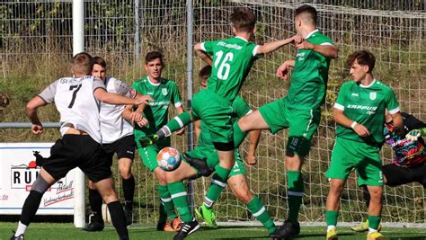 Fu Ball Bezirksliga Elf Treffer Tag Der Offenen Tore In Warmbronn