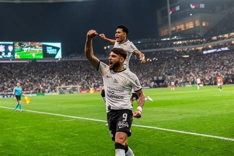 Yuri Alberto Faz Três Corinthians Goleia O Atlético Go E Avança Na Copa Do Brasil 17082022