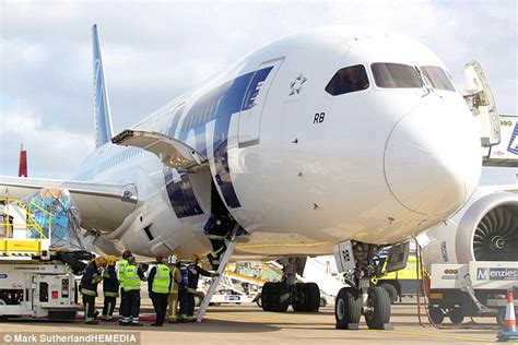 Boeing 787 Dreamliner Makes Emergency Landing At Glasgow Airport