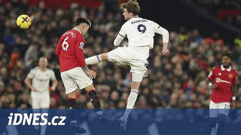 Manchester United dohnal dvougólové manko s Leedsem však jen remizoval