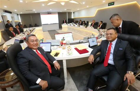 Mb Pengerusikan Mmkn Pertama Jangka Umum Portfolio Exco Tengah Hari