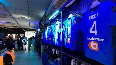 Terreno Di Gioco Assunto Preparare La Cena Boutique Om Stade Velodrome