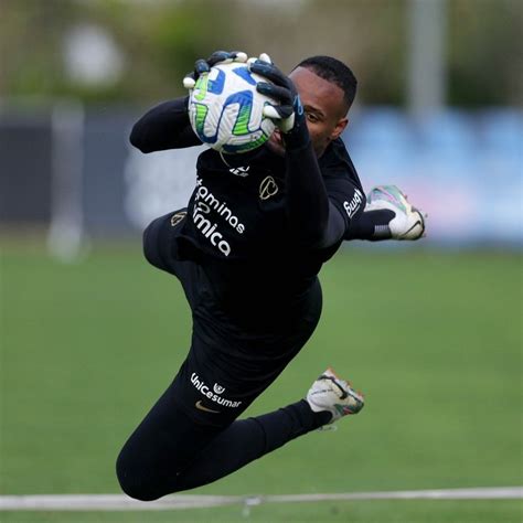 Sondado Pela Europa Goleiro Do Corinthians Carlos Miguel Aguarda O P S