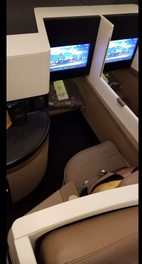 Etihad Dreamliner Business Class Review AUH NRT Points With A Crew