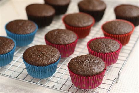 {Cupcake Basics} How to Bake Cupcakes - Glorious Treats