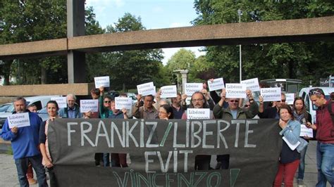 À Guingamp Un Rassemblement En Soutien à Litalien Vincenzo Vecchi