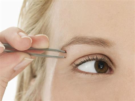 Tutorials To Teach You How To Shape Groom Your Eyebrows