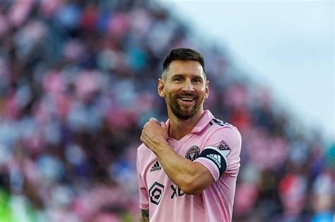 Lionel Messi cadou pentru șeful armatei ucrainene A semnat cu