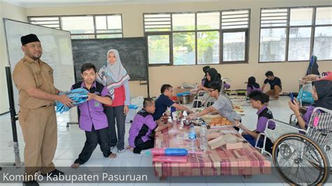 InfoPublik Penyandang Disabilitas Ikuti Pelatihan Membuat Roti Dan Kue