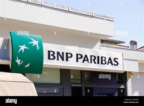 Banco Nacional Paribas Banque De Photographies Et Dimages à Haute