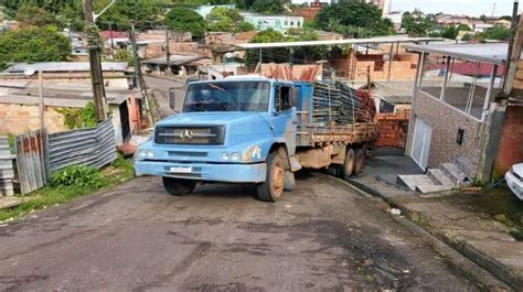 Caminh O Perde O Controle Em Ladeira E Invade Resid Ncia Em Manaus