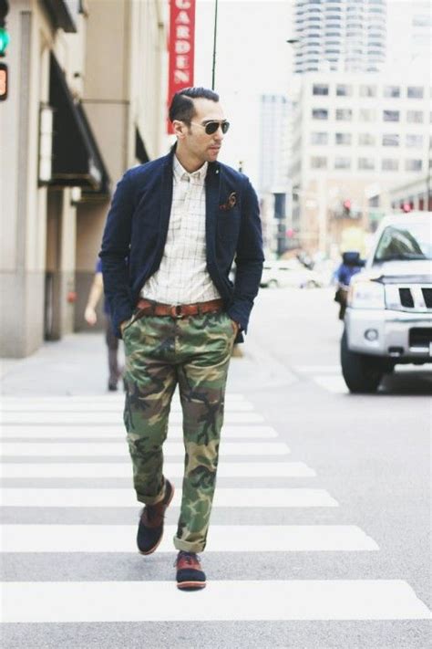 Men S Street Style The Camo Pants Are Paired With Navy Jacket