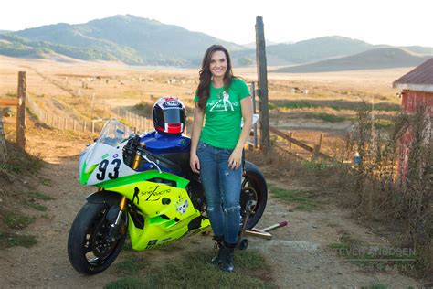 Professional female motorcycle racers - panawinner