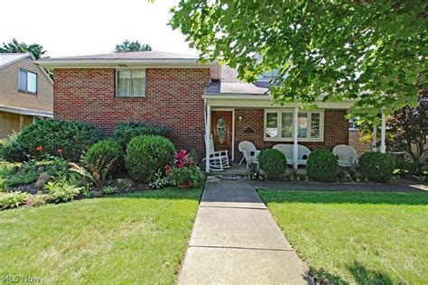 136 Circle Dr, Weirton, WV 26062 - See Est. Value, Schools & More