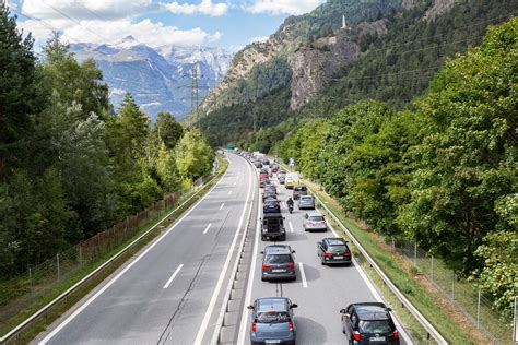 De Gotthardtunnel Wachttijden Rijtijden En Tips Voor Een Vlotte