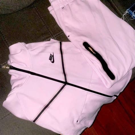 Pin By 𝗸𝗵𝗹𝗼𝗲 On Nike Nike Tech Sweatsuit Cute Nike Outfits Nike