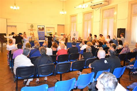 Claudio Tomassini Con el Grupo Poetas de la Bahía en el Salón Blanco