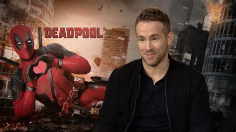 Photo Ryan Reynolds Tourne Des Scènes Daction Du Film Deadpool Sur Un Viaduc à Vancouver