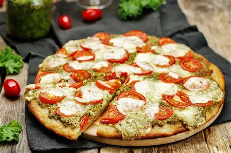 Pizza au pesto et mozzarella CuisineThermomix Recettes spéciales