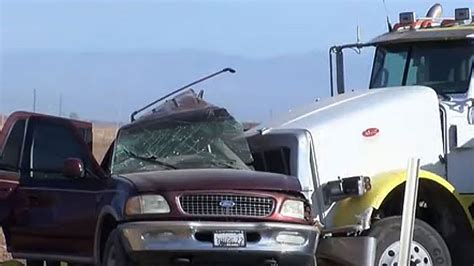 Accidente Fatal En California 13 Muertos Tras Un Choque Entre Un Vehículo Sobrecargado Y Un