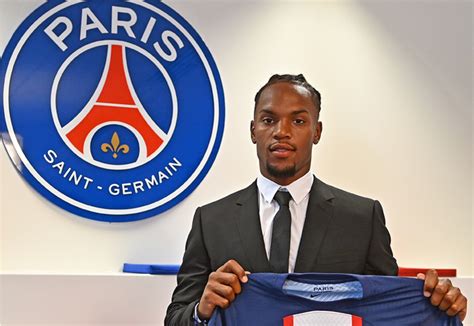 Official Psg Sign Milan Target Renato Sanches Football Italia