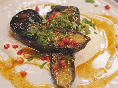 Aubergine ”steak” Med Limeyoghurt Och Brynt Sojasmör Kö