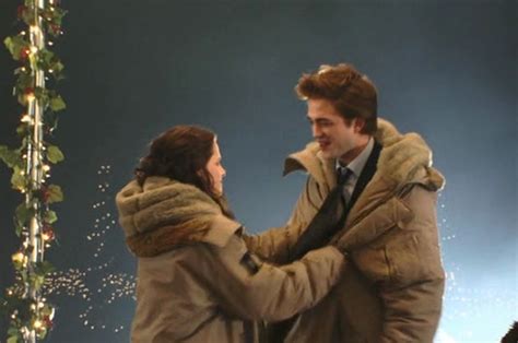 Robsten The Way He Looks At Her Offscreen Twilight Series Photo