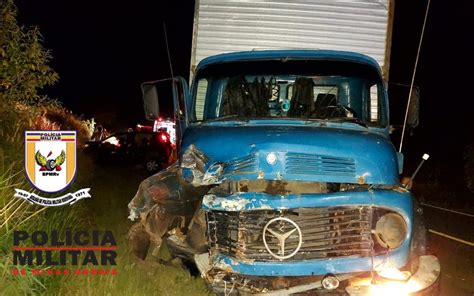 Batida entre carro e caminhão deixa um morto e quatro feridos na MGC