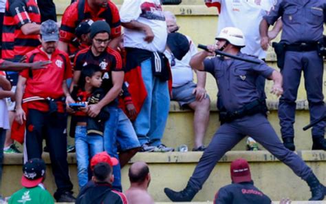 Torcedores Do Flamengo Se Envolvem Em Confus O A Pm No Pacaembu