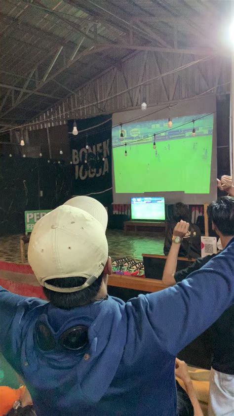 Komisi Wasit On Twitter Ketika Di Kota Lain Ada Yg Mau Nobar Justru