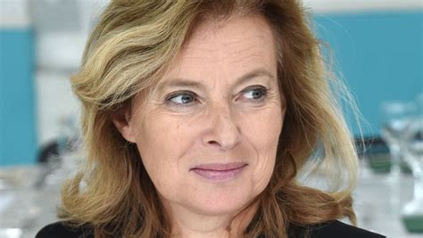 Valérie Trierweiler célibataire elle reçoit de nombreuses