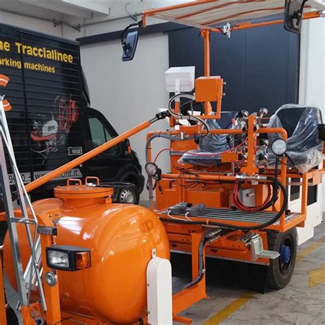 Machine de marquage routier CMC U13 avec équipement Airless Machines