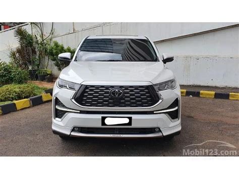 2023 Toyota Kijang Innova Zenix 2 0 Q Hv Tss Modellista Wagon Putih