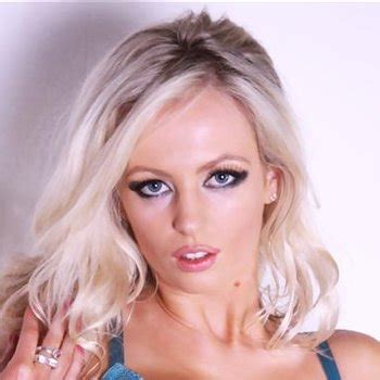 Get Hannah Mac Free Stripping And Nude Links At FreeOnes