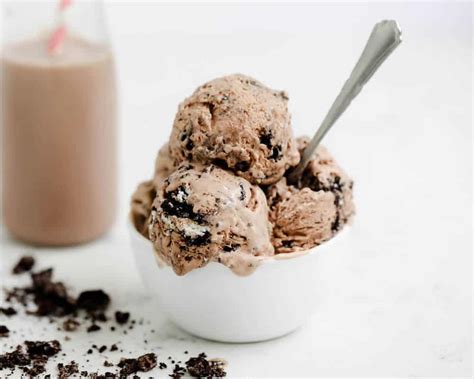 Easy Chocolate Ice Cream