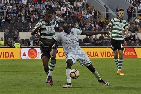 L Attaquant Africain Qui Avait De Meilleures Stats Que Messi Et Ronaldo